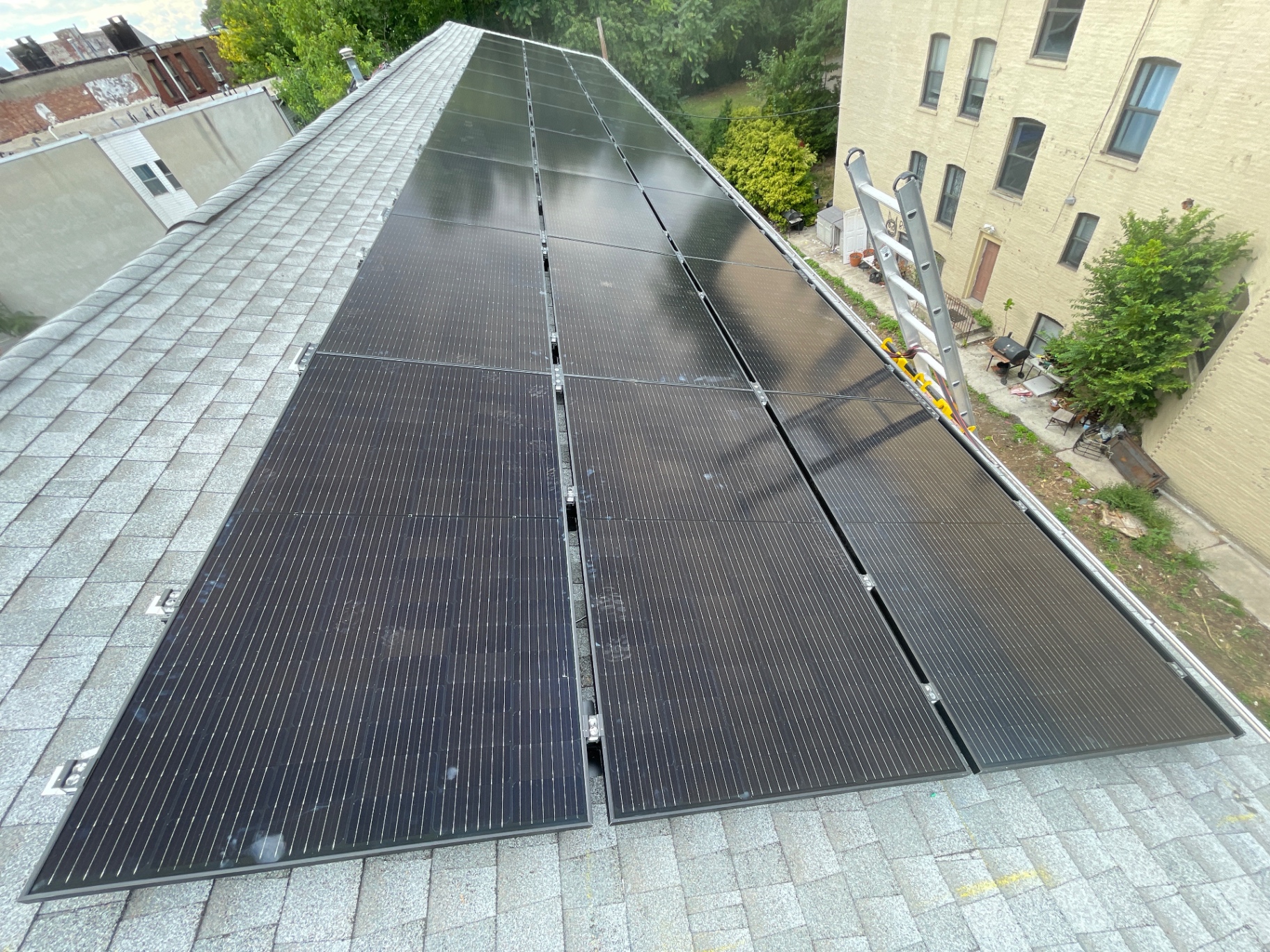 30 panel solar array running the length of a rowhome roof in Elizabeth, New Jersey